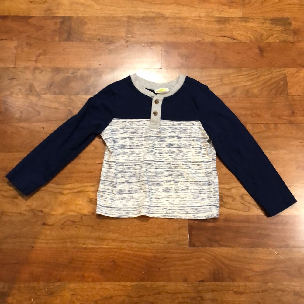 Boy’s 4T navy blue and gray long sleeve tee